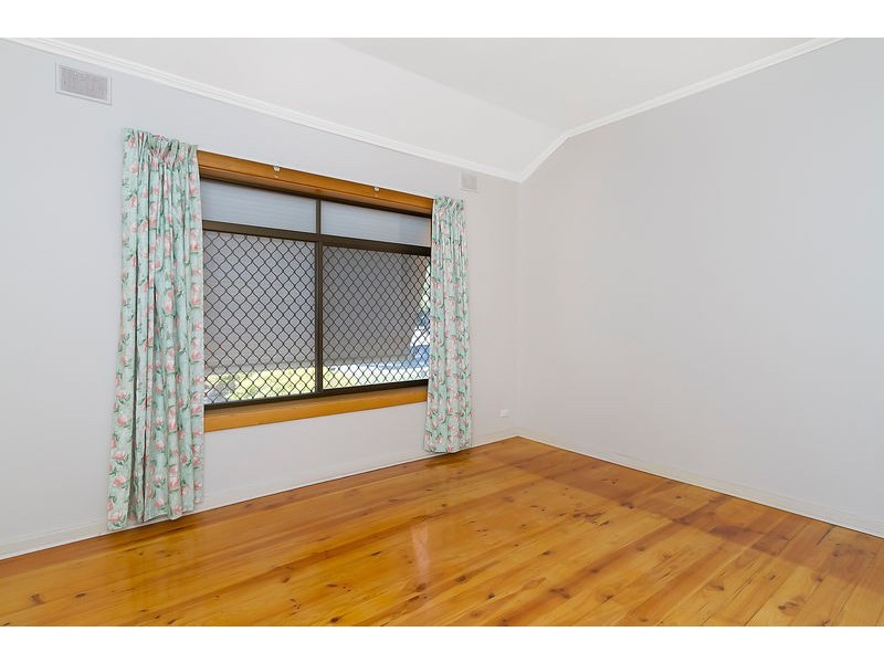 2 Bloomfield Crescent, Elizabeth Downs SA 5113