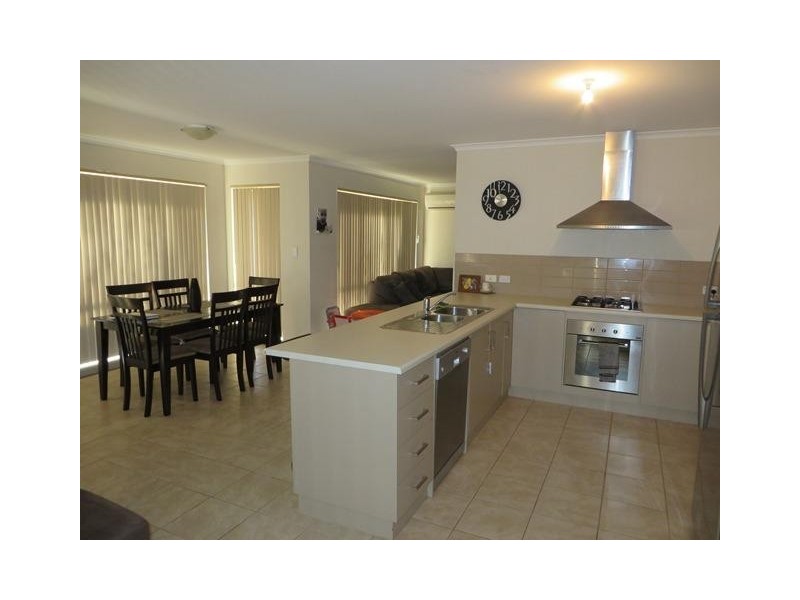 1 Canberra Court, Smithfield SA 5114