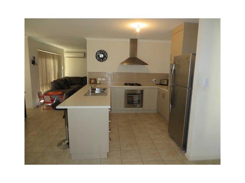 1 Canberra Court, Smithfield SA 5114