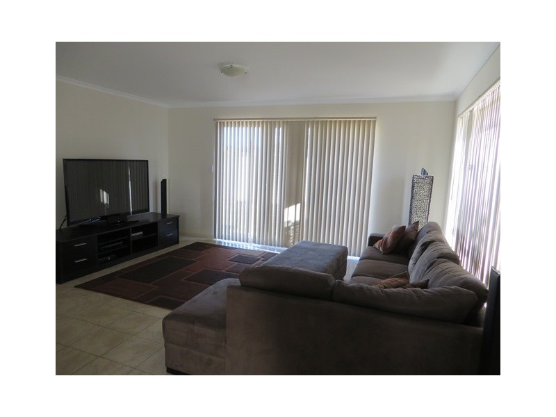 1 Canberra Court, Smithfield SA 5114