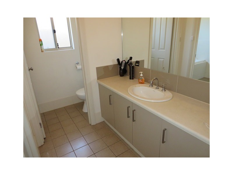 1 Canberra Court, Smithfield SA 5114