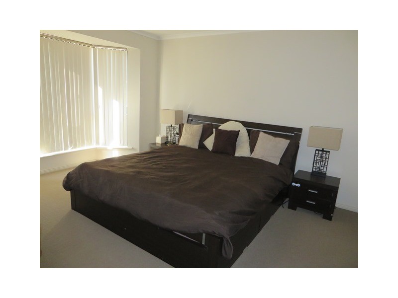 1 Canberra Court, Smithfield SA 5114