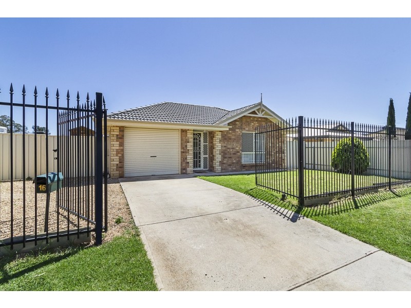 16 Moulds Crescent, Smithfield SA 5114