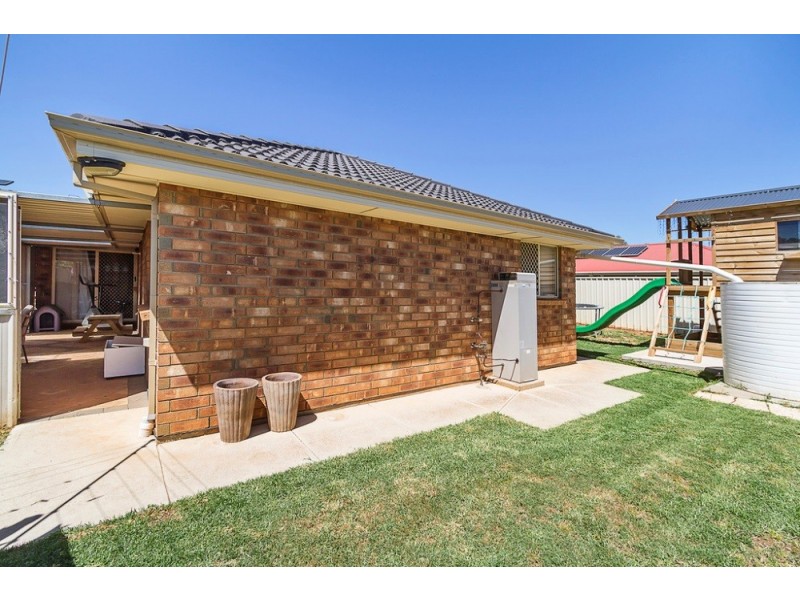 16 Moulds Crescent, Smithfield SA 5114