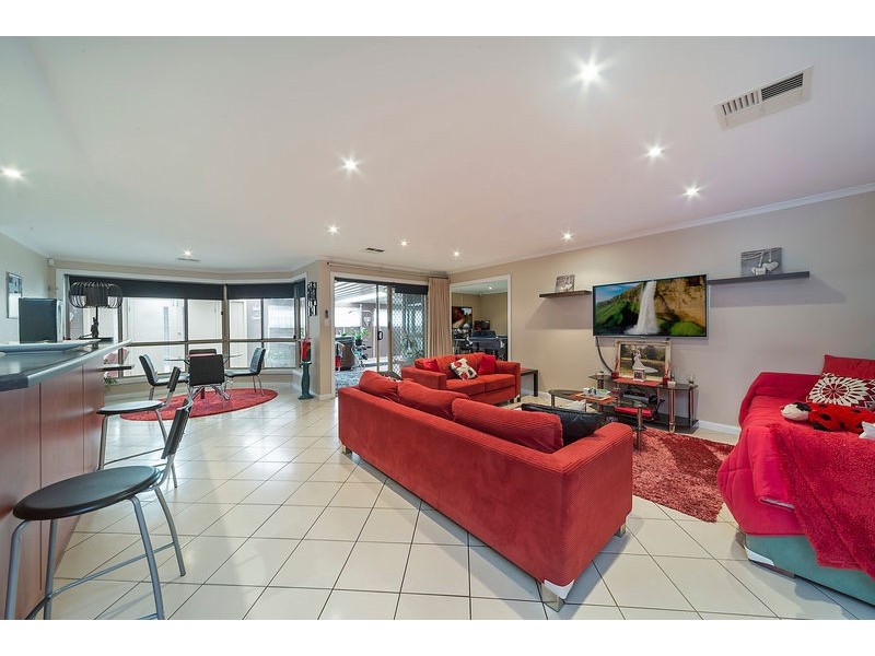 73 President Avenue, Andrews Farm SA 5114
