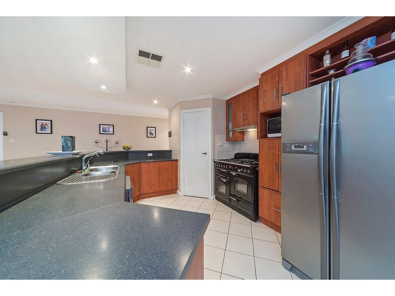 73 President Avenue, Andrews Farm SA 5114
