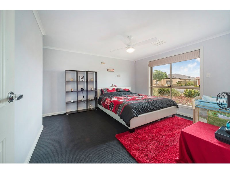 73 President Avenue, Andrews Farm SA 5114