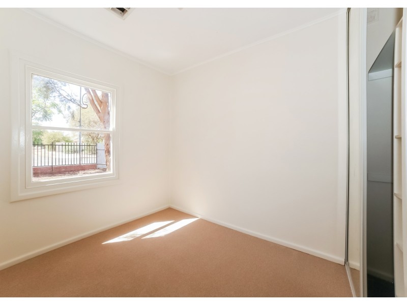 8 PARHAM STREET, Elizabeth Downs SA 5113
