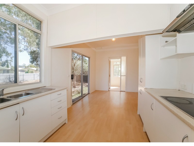8 PARHAM STREET, Elizabeth Downs SA 5113
