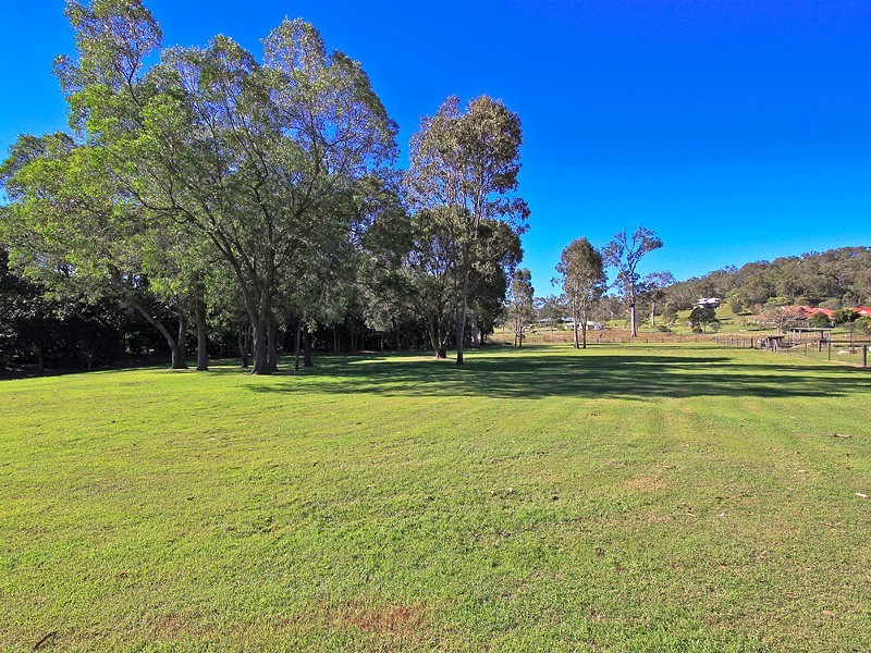 1 Kilgour Road, Camp Mountain QLD 4520