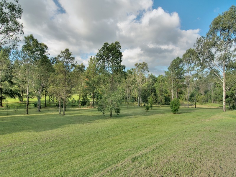 6 Kay Drive, Samford Valley QLD 4520