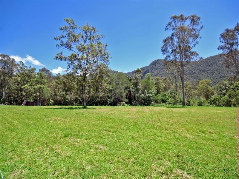 2 Lyell Court, Mount Samson QLD 4520