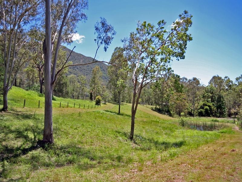 2 Lyell Court, Mount Samson QLD 4520