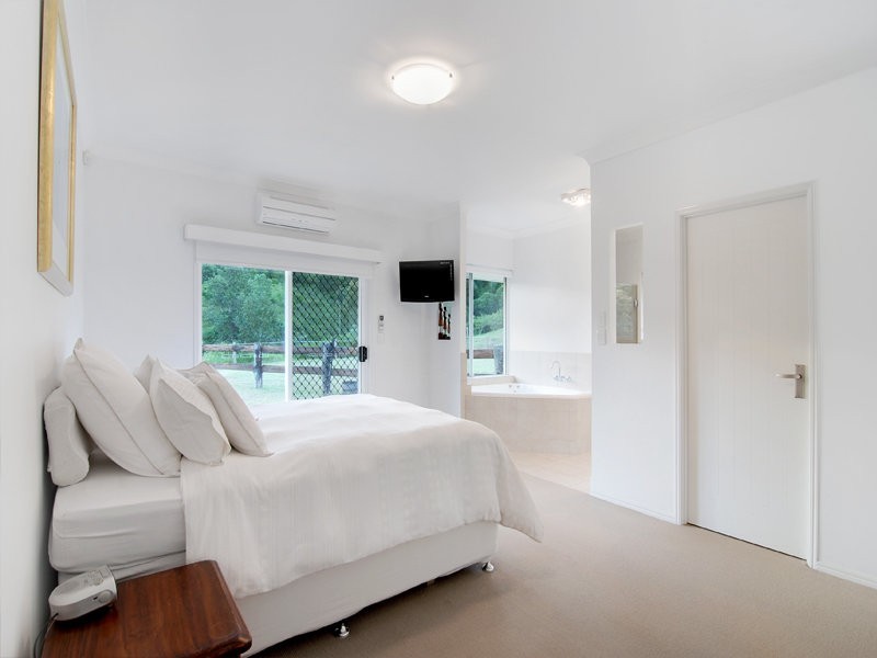 11 Lacebark Court, Cedar Creek QLD 4520