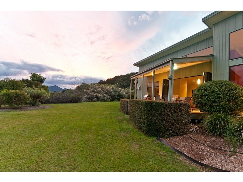653 Clear Mountain Road, Clear Mountain QLD 4500