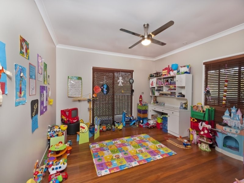 9 Mary Orr Court, Camp Mountain QLD 4520