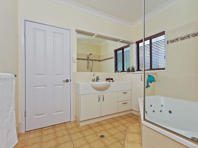 3 Janice Street, Albany Creek QLD 4035