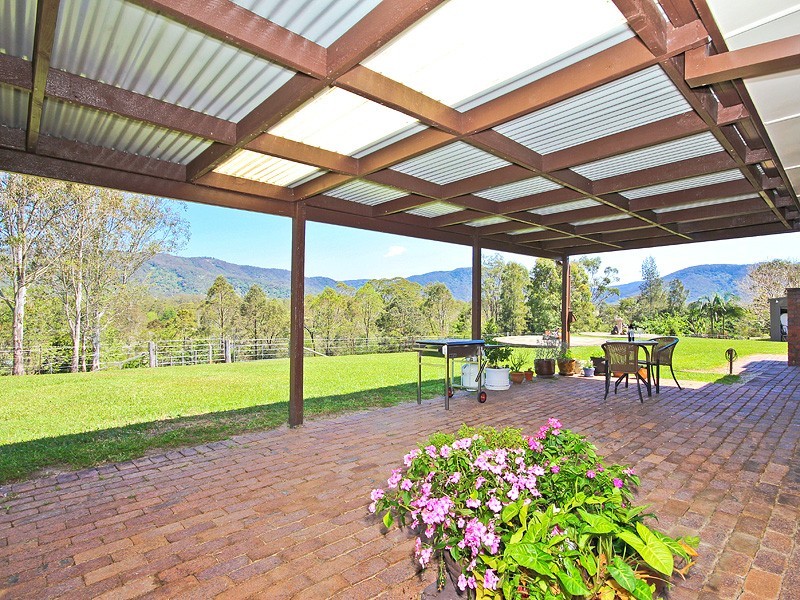 25 Westbourne Drive, Wights Mountain QLD 4520