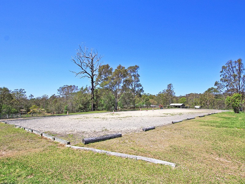 25 Westbourne Drive, Wights Mountain QLD 4520