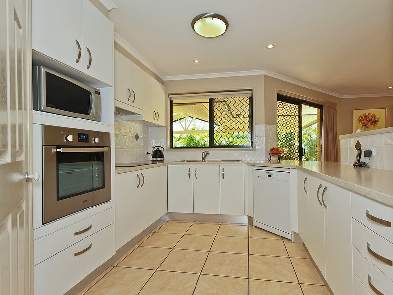 9 Cliff Salisbury, Samford Village QLD 4520