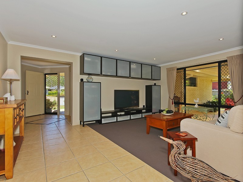 9 Cliff Salisbury, Samford Village QLD 4520