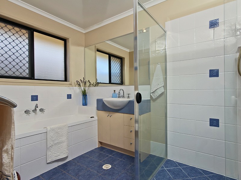 9 Cliff Salisbury, Samford Village QLD 4520