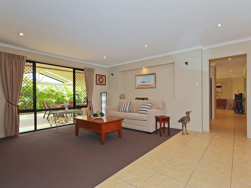 9 Cliff Salisbury, Samford Village QLD 4520