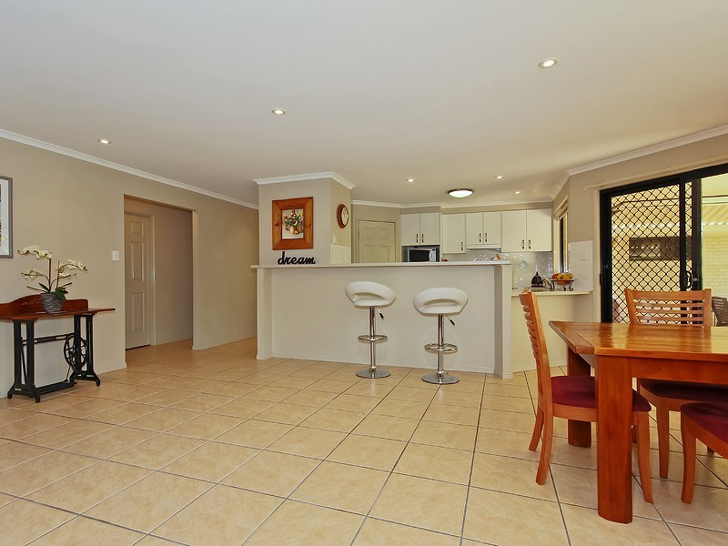 9 Cliff Salisbury, Samford Village QLD 4520