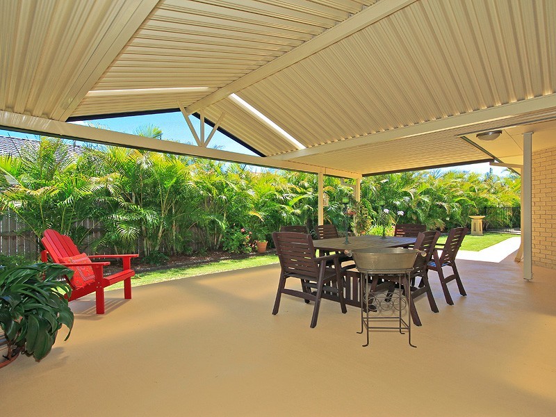 9 Cliff Salisbury, Samford Village QLD 4520