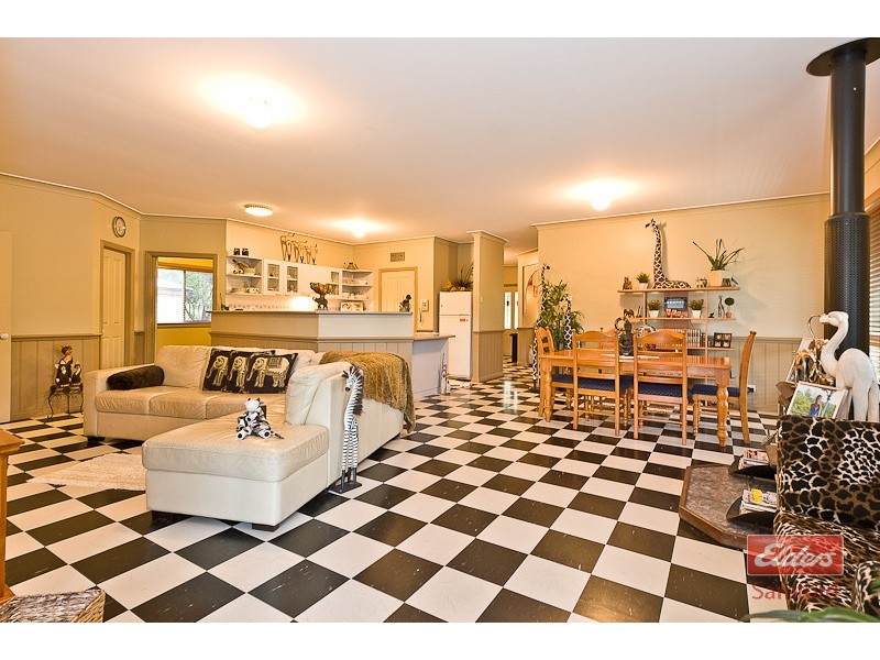 6 Benjamin Close, Samford Valley QLD 4520