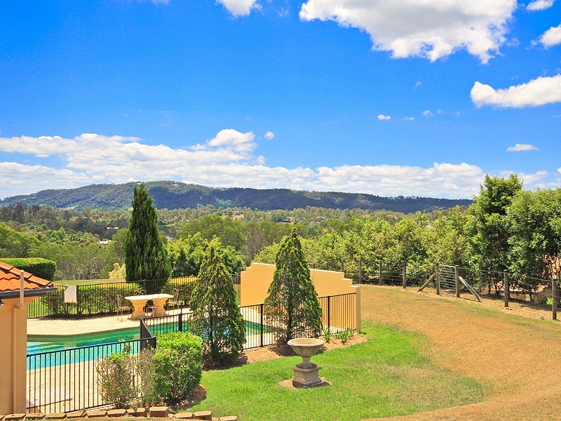4 Autumnwood Court, Samford Valley QLD 4520
