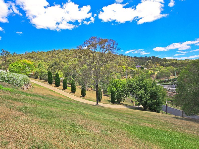 4 Autumnwood Court, Samford Valley QLD 4520