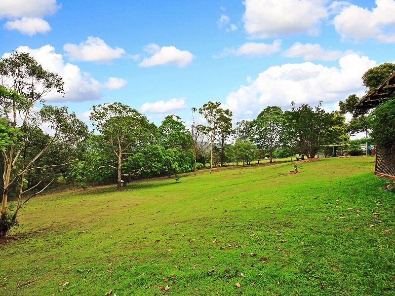 134 Camp Mountain Road, Camp Mountain QLD 4520