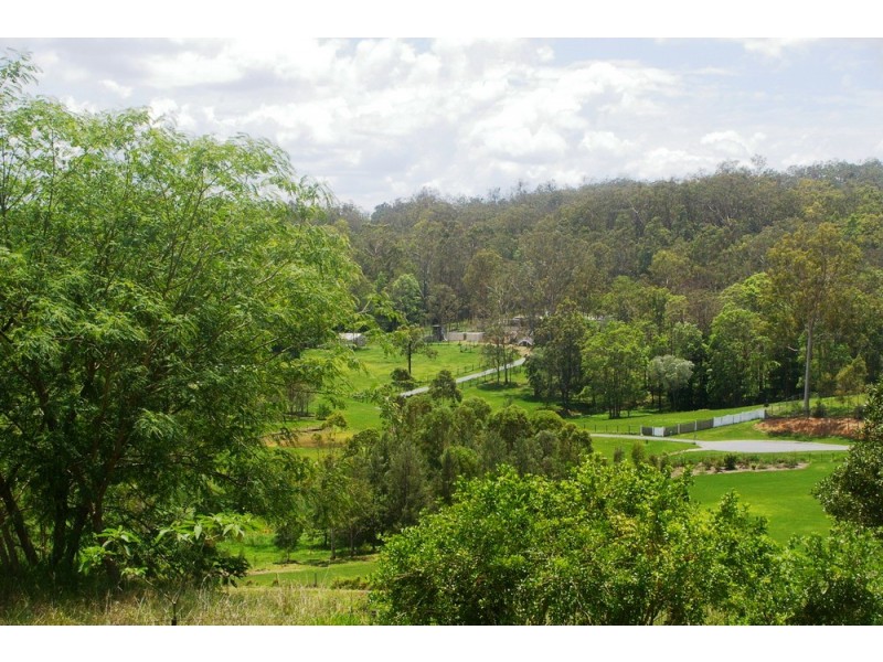 5 Tom Schmidt Ct, Mount Samson QLD 4520