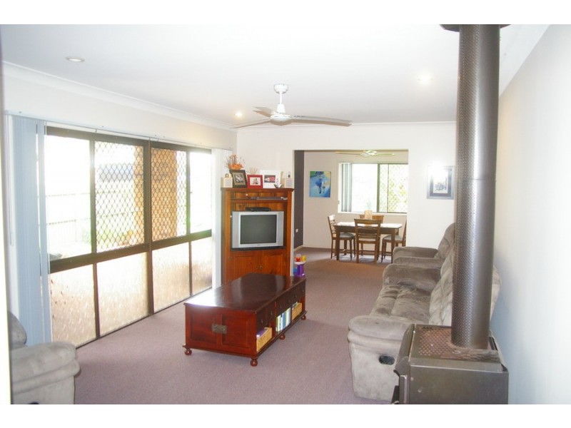 11 Dinterra, Ferny Hills QLD 4055