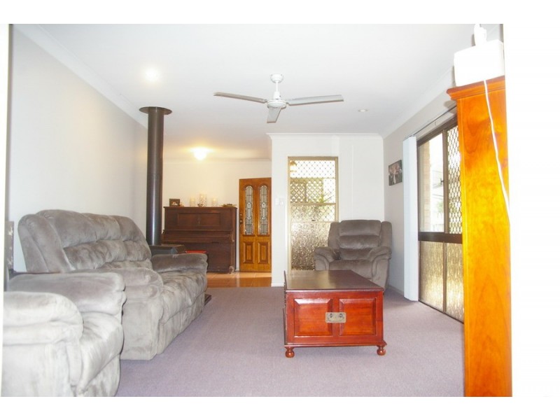 11 Dinterra, Ferny Hills QLD 4055