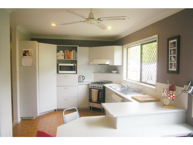 11 Dinterra, Ferny Hills QLD 4055