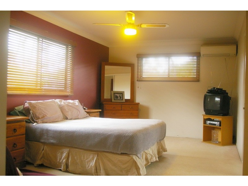 11 Dinterra, Ferny Hills QLD 4055