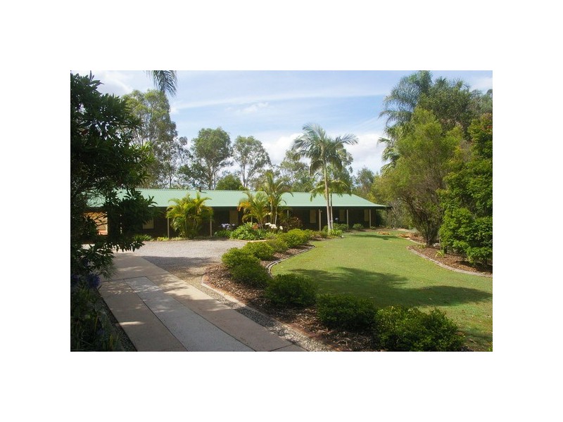 8 Nullamanna Road, Camp Mountain QLD 4520