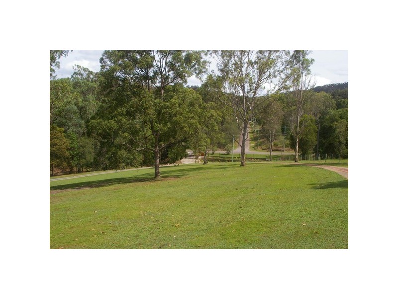 8 Nullamanna Road, Camp Mountain QLD 4520