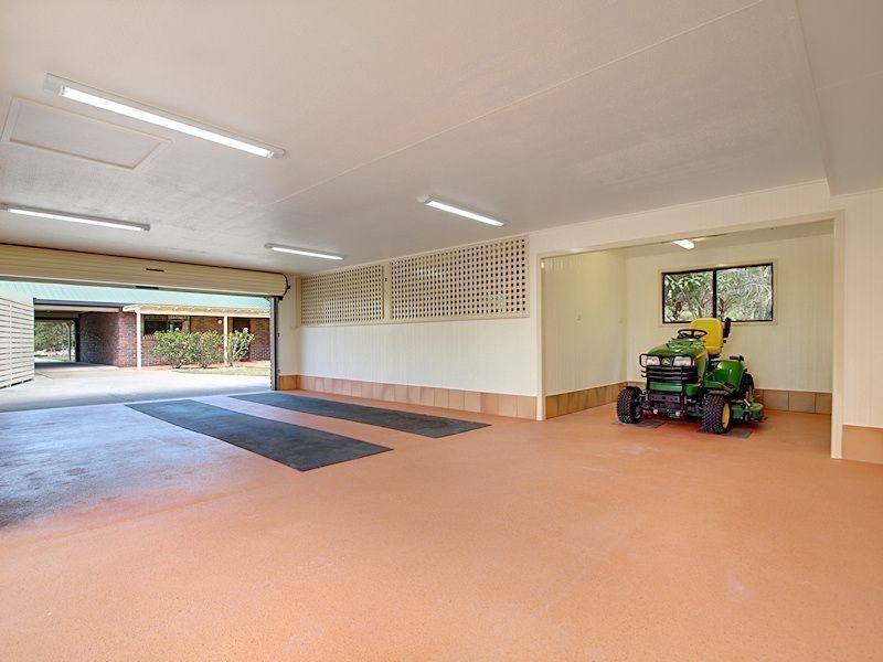 8 Nullamanna Road, Camp Mountain QLD 4520