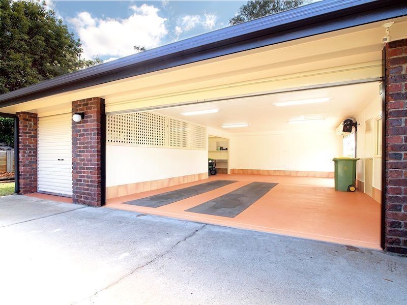 8 Nullamanna Road, Camp Mountain QLD 4520