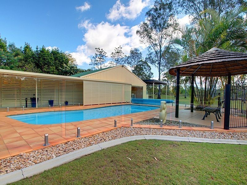 8 Nullamanna Road, Camp Mountain QLD 4520