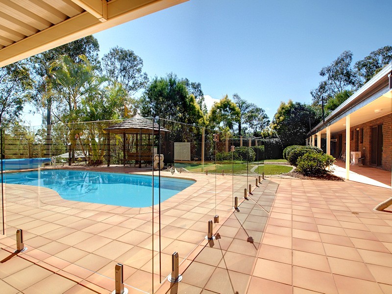 8 Nullamanna Road, Camp Mountain QLD 4520