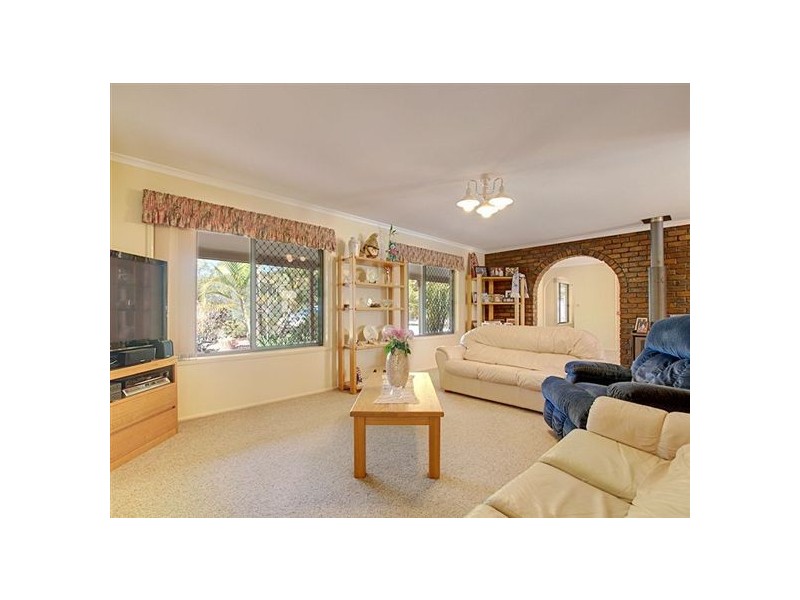 8 Nullamanna Road, Camp Mountain QLD 4520