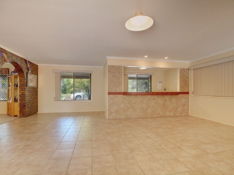 8 Nullamanna Road, Camp Mountain QLD 4520