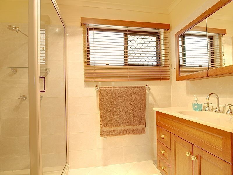 8 Nullamanna Road, Camp Mountain QLD 4520