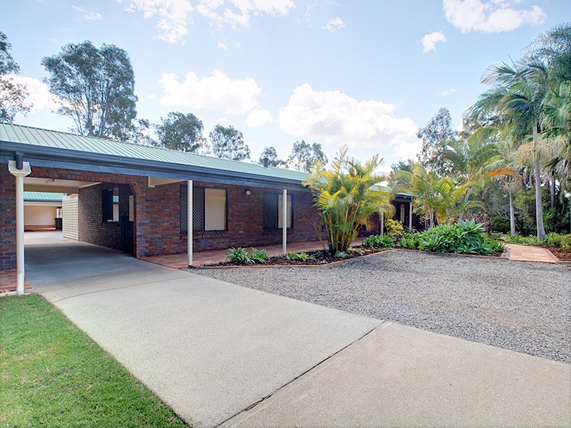 8 Nullamanna Road, Camp Mountain QLD 4520