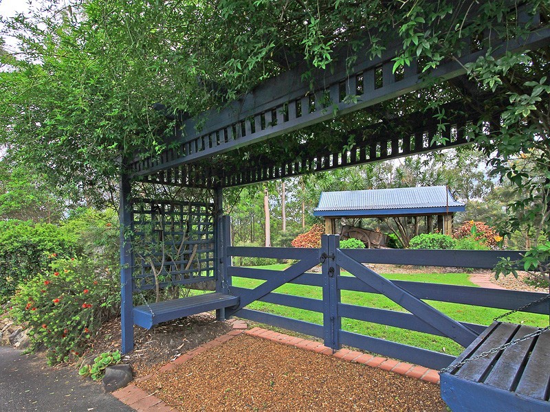 10 Annie Hedge Ct, Closeburn QLD 4520