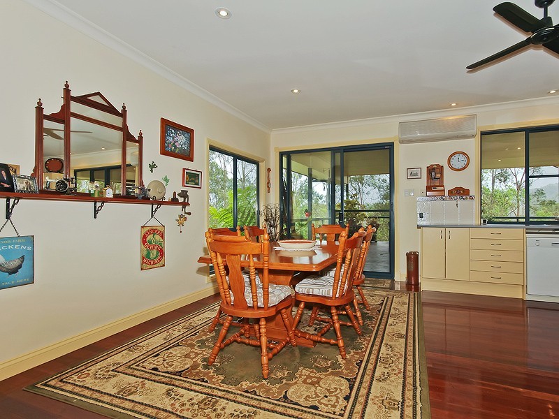 10 Annie Hedge Ct, Closeburn QLD 4520